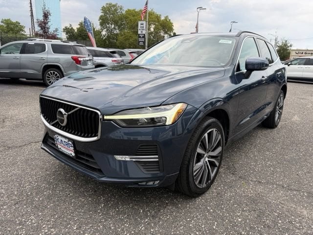 2022 Volvo XC60 Momentum AWD photo