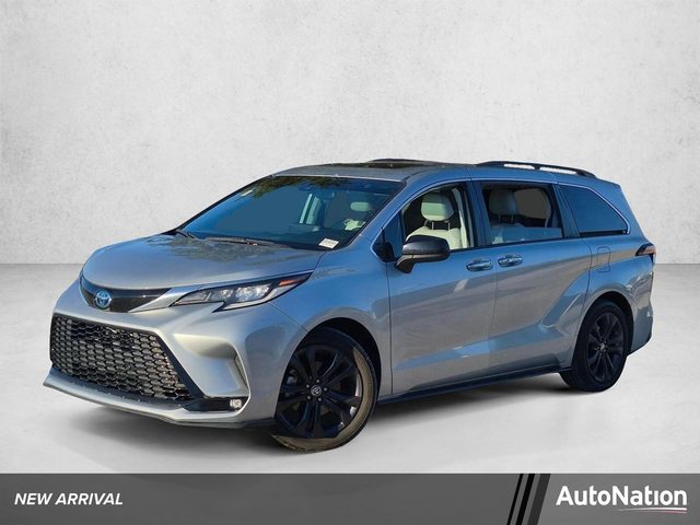 2022 Toyota Sienna XSE FWD photo