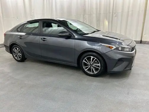 2022 Kia Forte LXS FWD photo