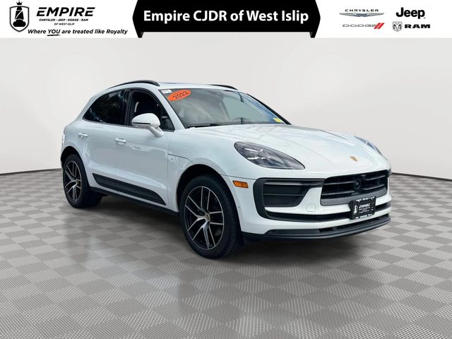 2022 Porsche Macan AWD photo
