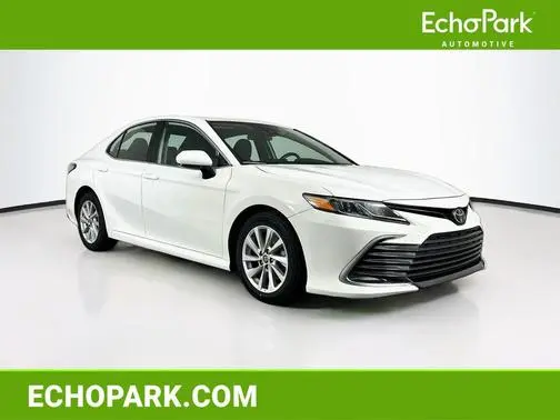 2022 Toyota Camry LE FWD photo