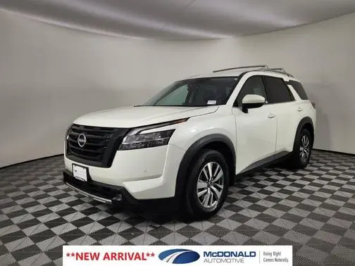 2022 Nissan Pathfinder SL 4WD photo