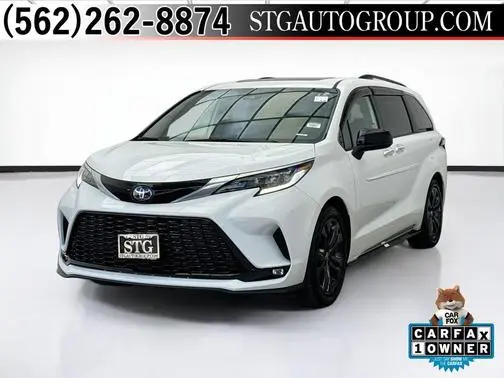 2022 Toyota Sienna XSE FWD photo