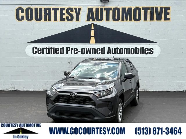 2022 Toyota RAV4 LE FWD photo