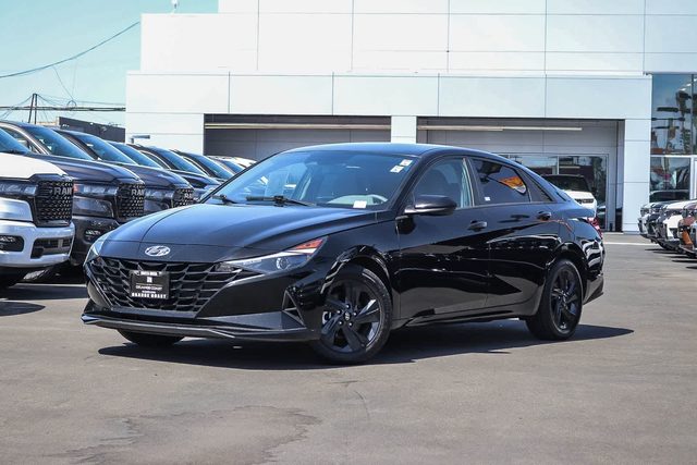 2022 Hyundai Elantra SEL FWD photo