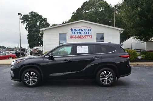2022 Toyota Highlander XLE AWD photo
