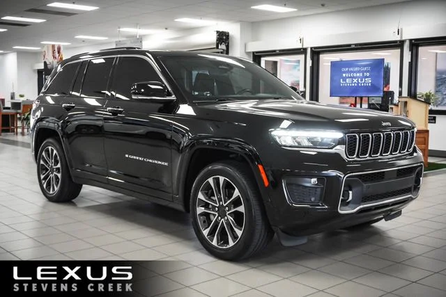2022 Jeep Grand Cherokee Overland 4WD photo