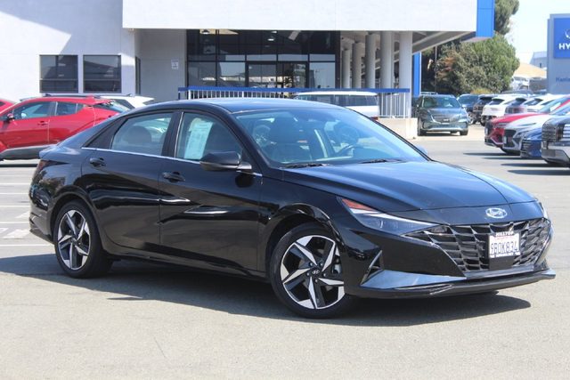 2022 Hyundai Elantra Limited FWD photo