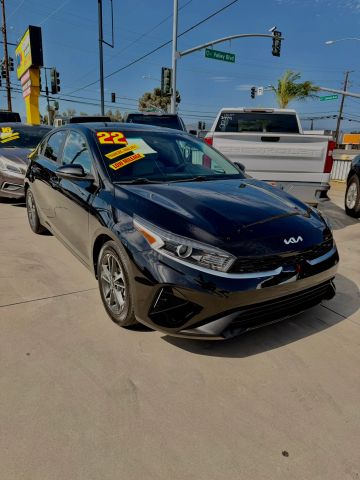2022 Kia Forte LXS FWD photo