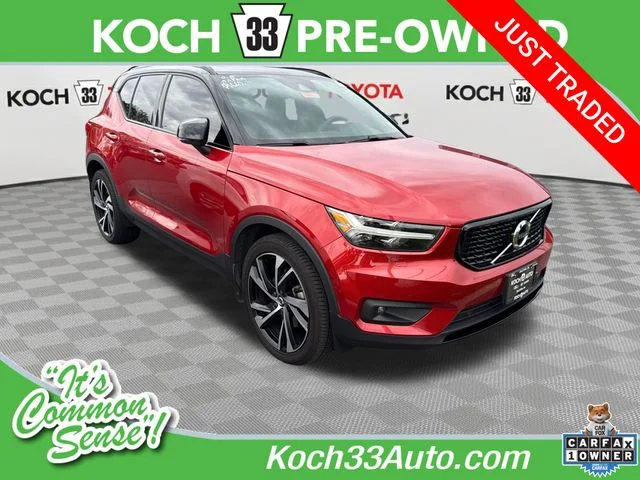 2022 Volvo XC40 R-Design AWD photo
