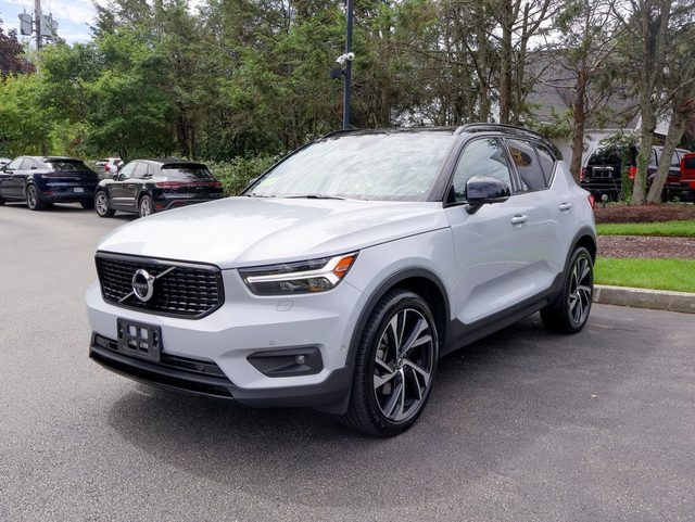 2022 Volvo XC40 R-Design AWD photo