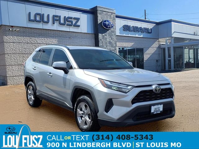 2022 Toyota RAV4 XLE FWD photo