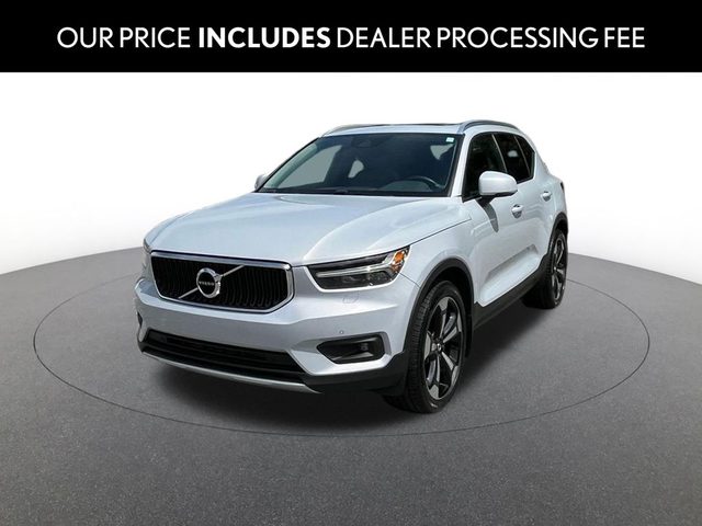 2022 Volvo XC40 Momentum AWD photo