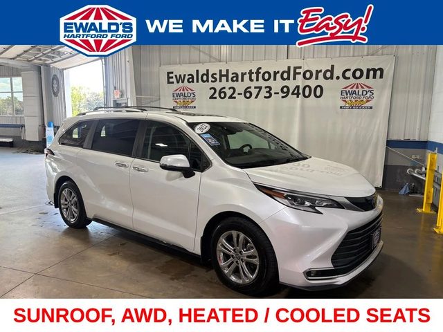 2022 Toyota Sienna Platinum AWD photo