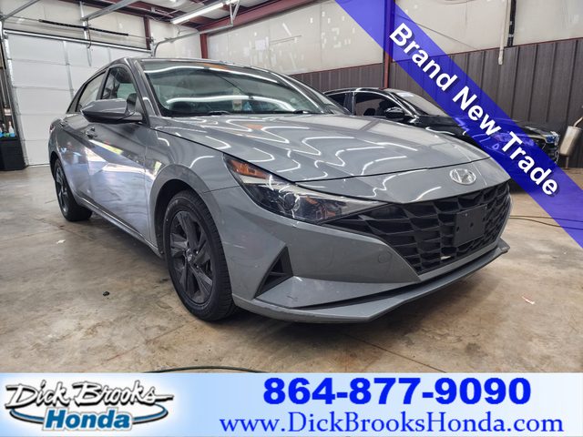 2022 Hyundai Elantra SEL FWD photo