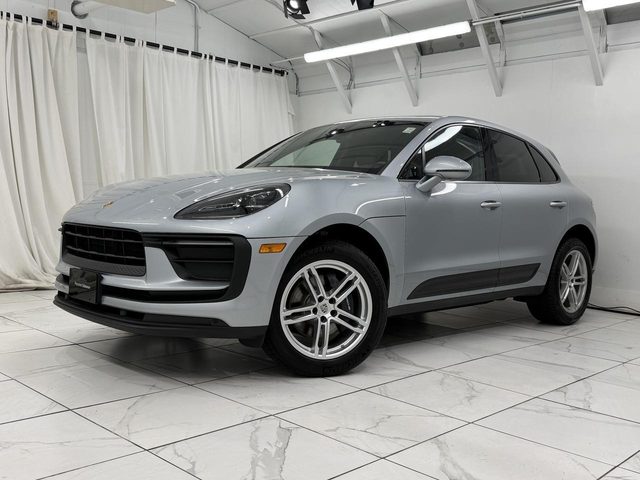 2022 Porsche Macan AWD photo