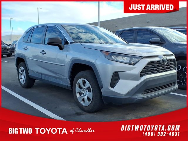 2022 Toyota RAV4 LE FWD photo