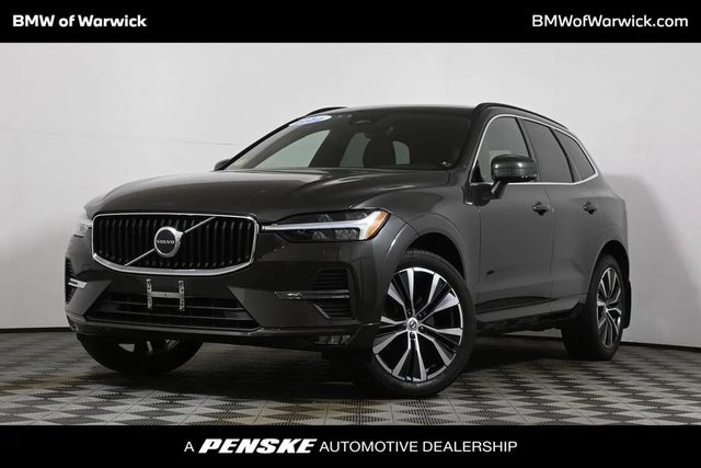 2022 Volvo XC60 Momentum AWD photo
