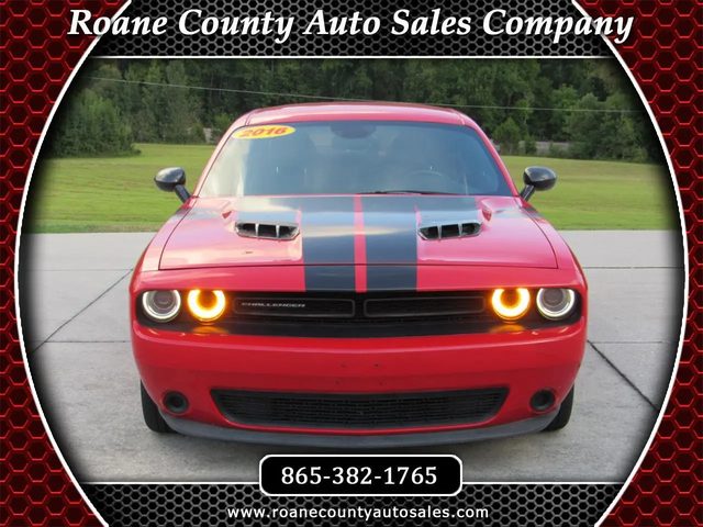 2016 Dodge Challenger SXT RWD photo