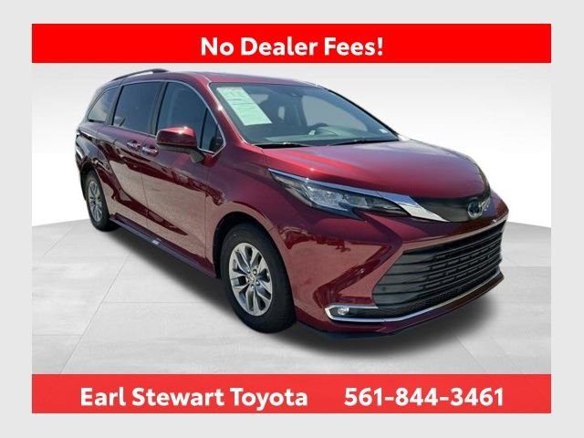 2022 Toyota Sienna XLE FWD photo
