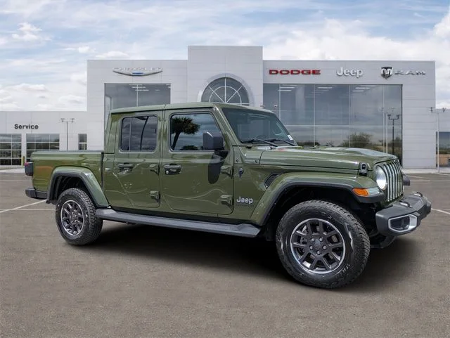 2022 Jeep Gladiator Overland 4WD photo