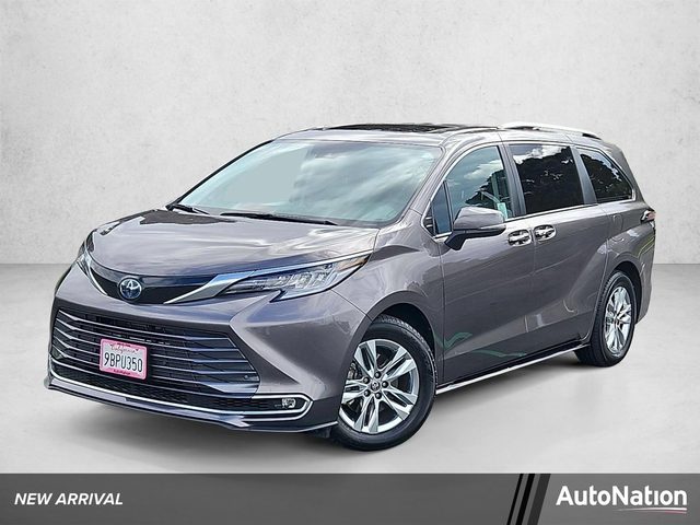 2022 Toyota Sienna Limited FWD photo