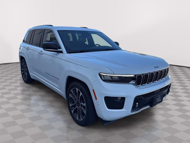 2022 Jeep Grand Cherokee Overland 4WD photo
