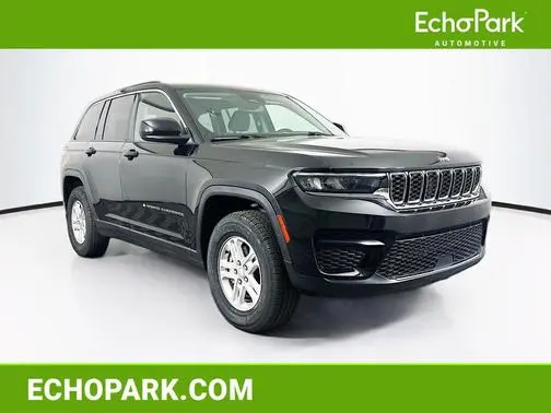 2022 Jeep Grand Cherokee Laredo 4WD photo