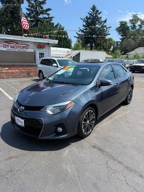 2015 Toyota Corolla FWD photo