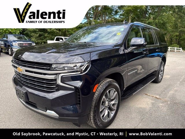 2022 Chevrolet Suburban LT 4WD photo