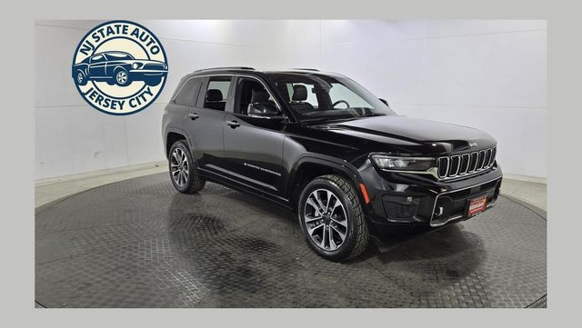 2022 Jeep Grand Cherokee Overland 4WD photo