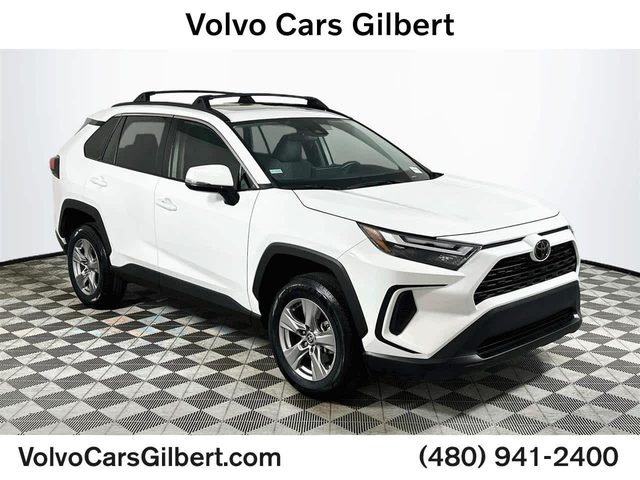 2022 Toyota RAV4 XLE FWD photo