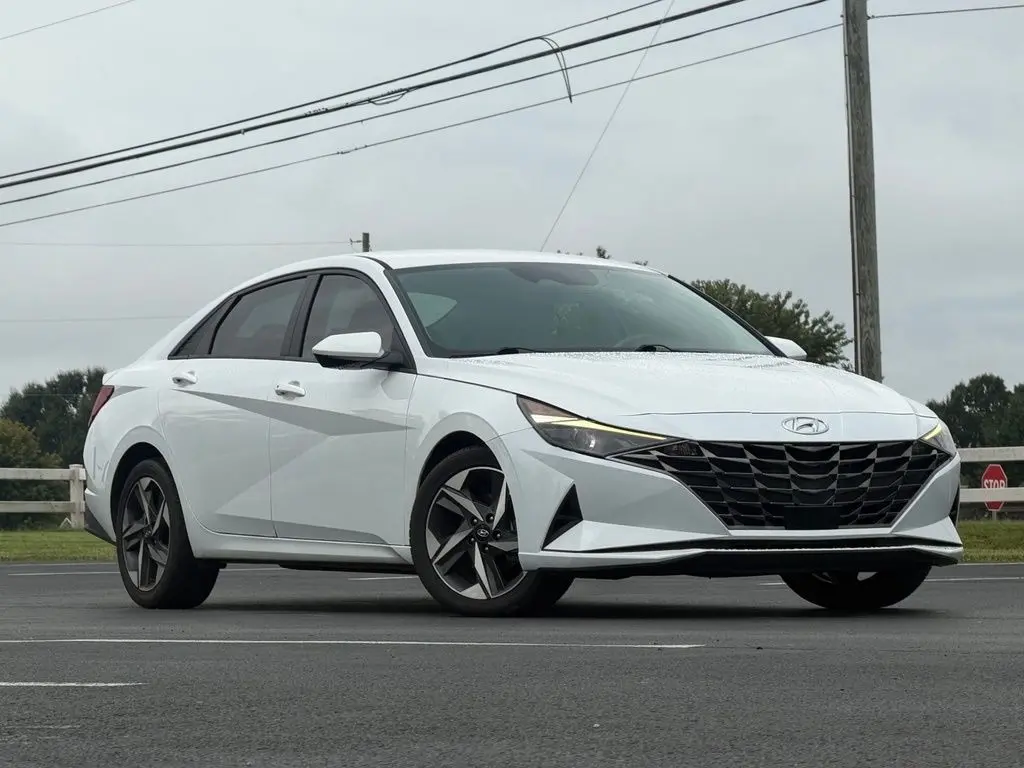 2023 Hyundai Elantra SEL FWD photo