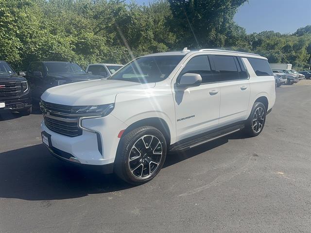 2022 Chevrolet Suburban LT 4WD photo