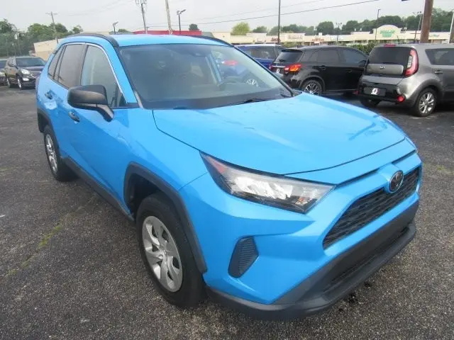 2019 Toyota RAV4 LE FWD photo