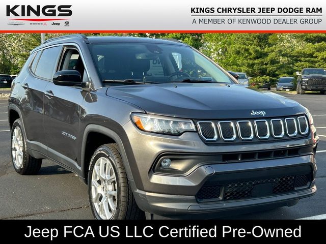 2022 Jeep Compass Latitude Lux 4WD photo