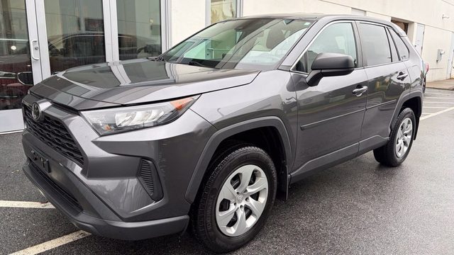 2022 Toyota RAV4 LE AWD photo