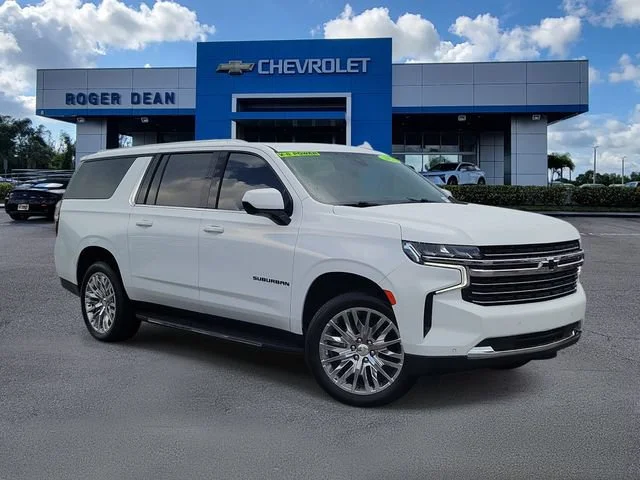 2022 Chevrolet Suburban LT RWD photo