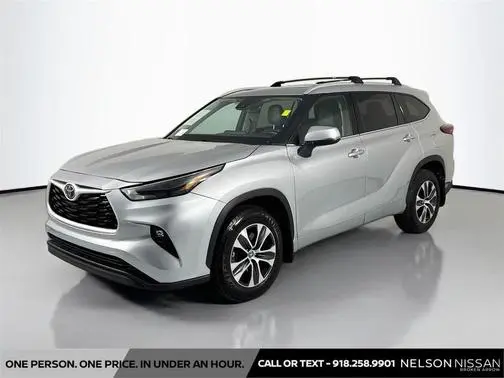 2022 Toyota Highlander XLE AWD photo