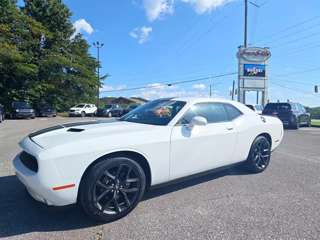 2022 Dodge Challenger SXT RWD photo