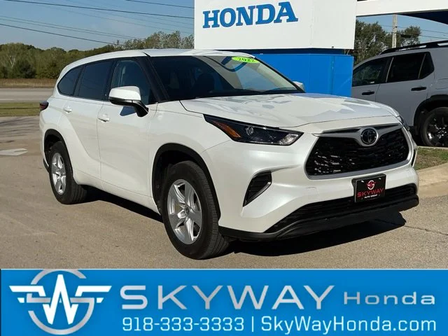 2022 Toyota Highlander L FWD photo