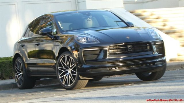 2022 Porsche Macan AWD photo