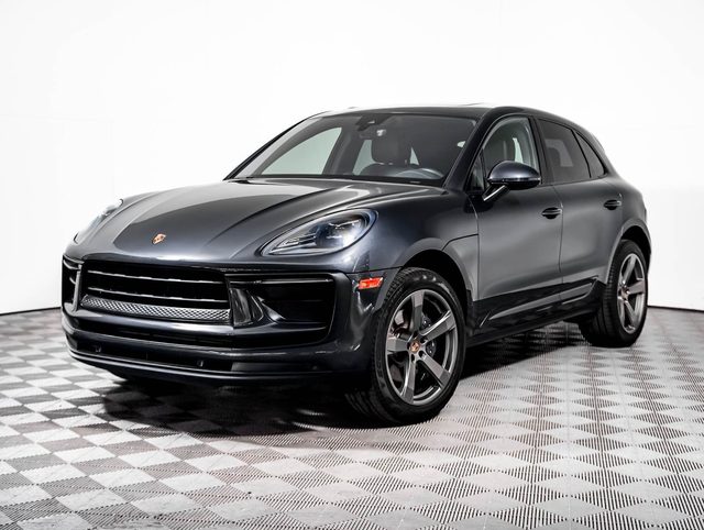 2022 Porsche Macan  AWD photo