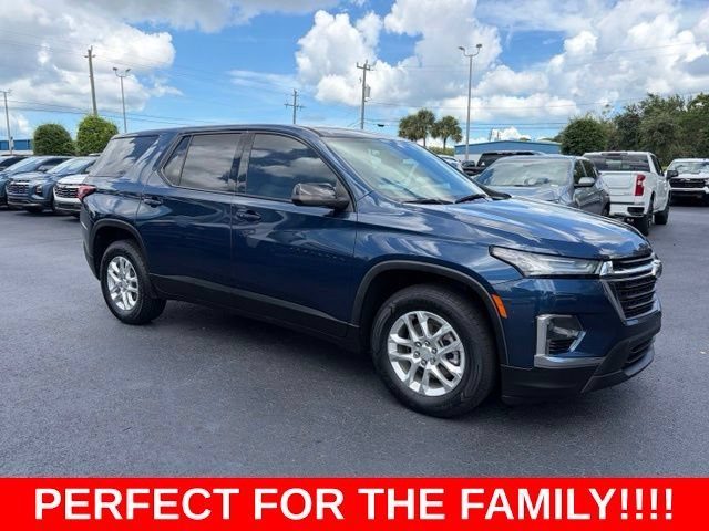 2022 Chevrolet Traverse LS FWD photo