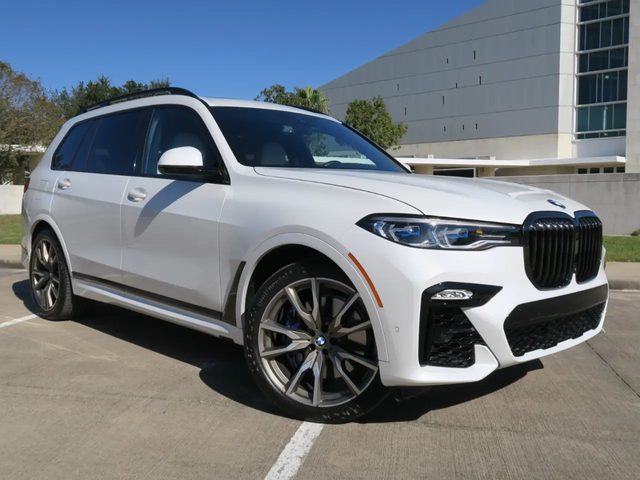2022 BMW X7 M50i AWD photo