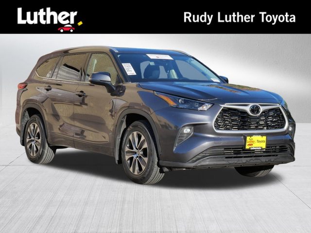 2022 Toyota Highlander XLE AWD photo