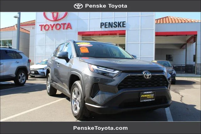 2022 Toyota RAV4 XLE FWD photo
