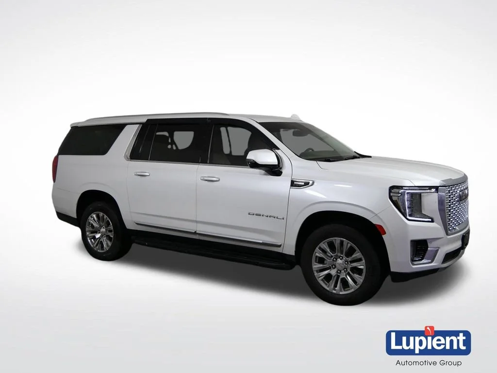 2022 GMC Yukon XL Denali 4WD photo