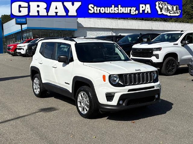 2022 Jeep Renegade Latitude 4WD photo