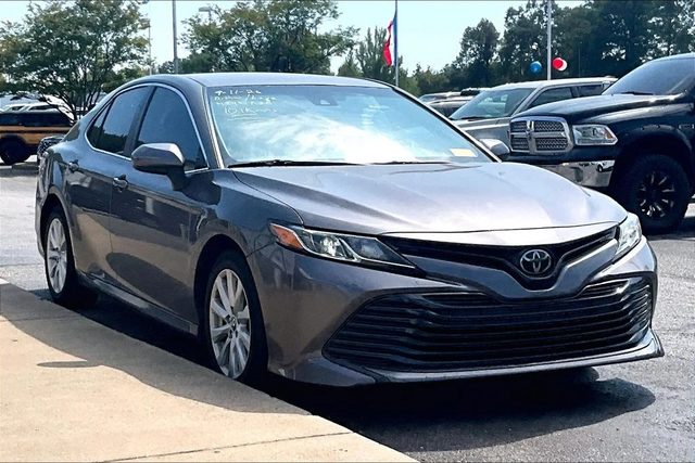 2018 Toyota Camry LE FWD photo